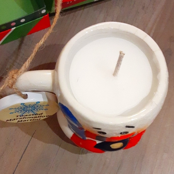 Handcrafted Toasted Marshmallow Martini Candle - Picture 3 of 5